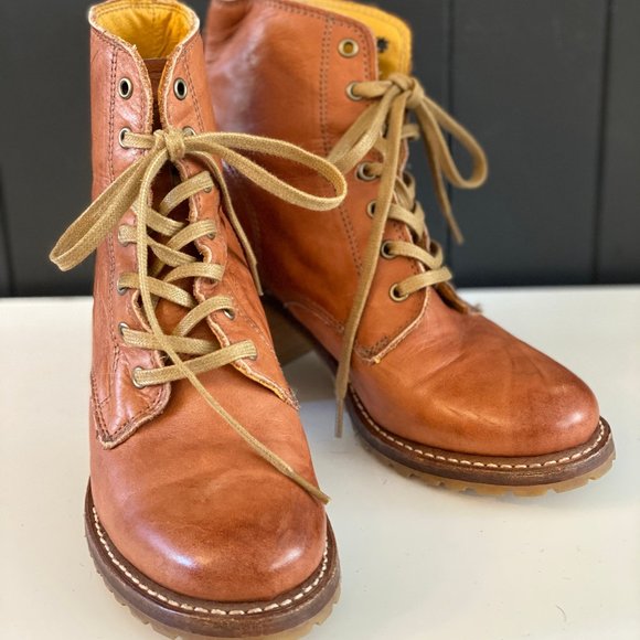 frye sabrina 6g lace up saddle